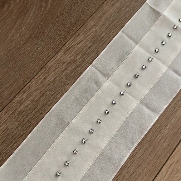 Designer Chloe Blouse w gems and removable tie. - Picture 7 of 7